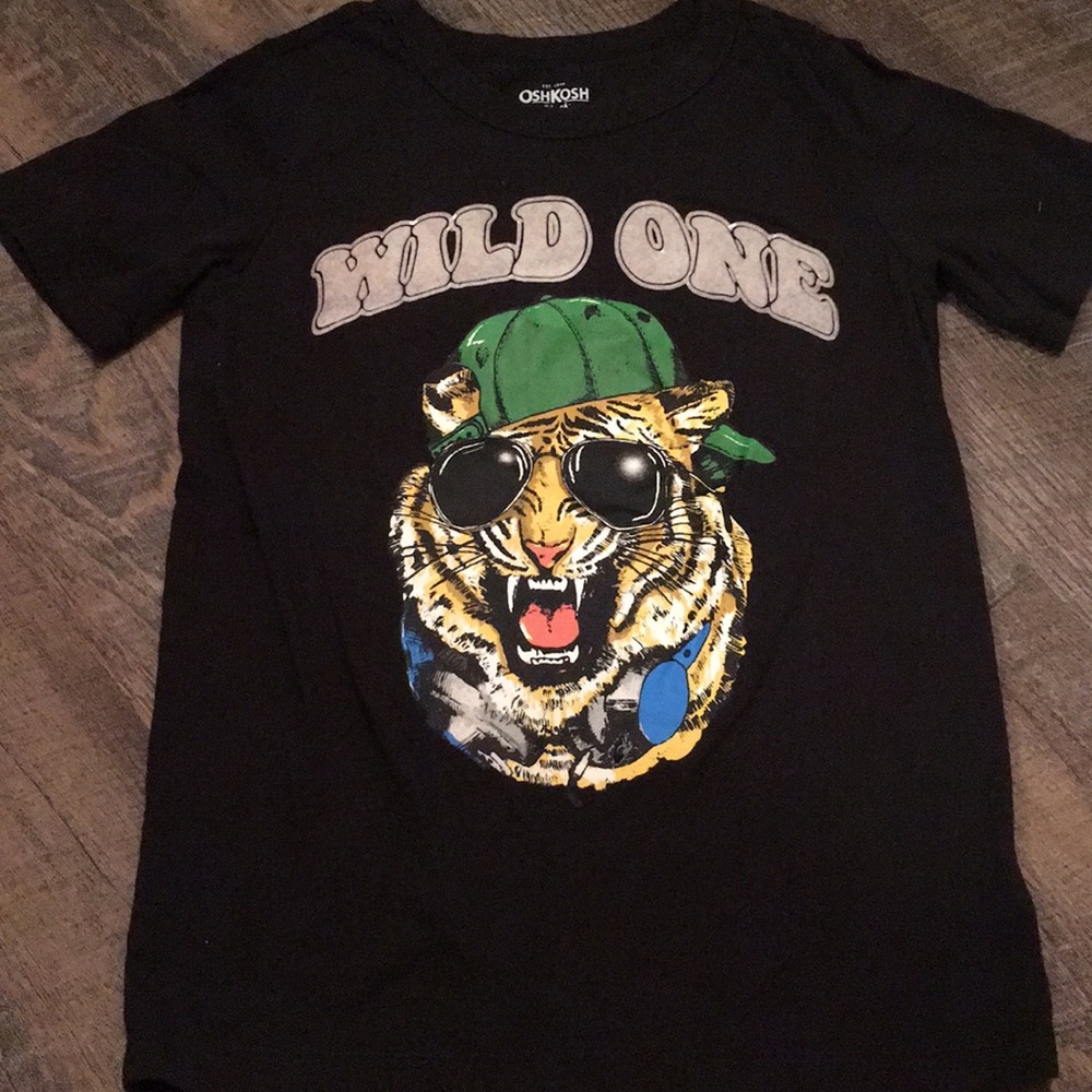 Lion graphic tee